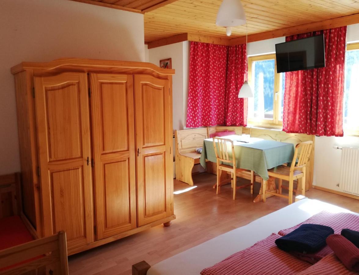 Gruppen Und Familienhof Falkenstein Hotel Кримл Екстериор снимка