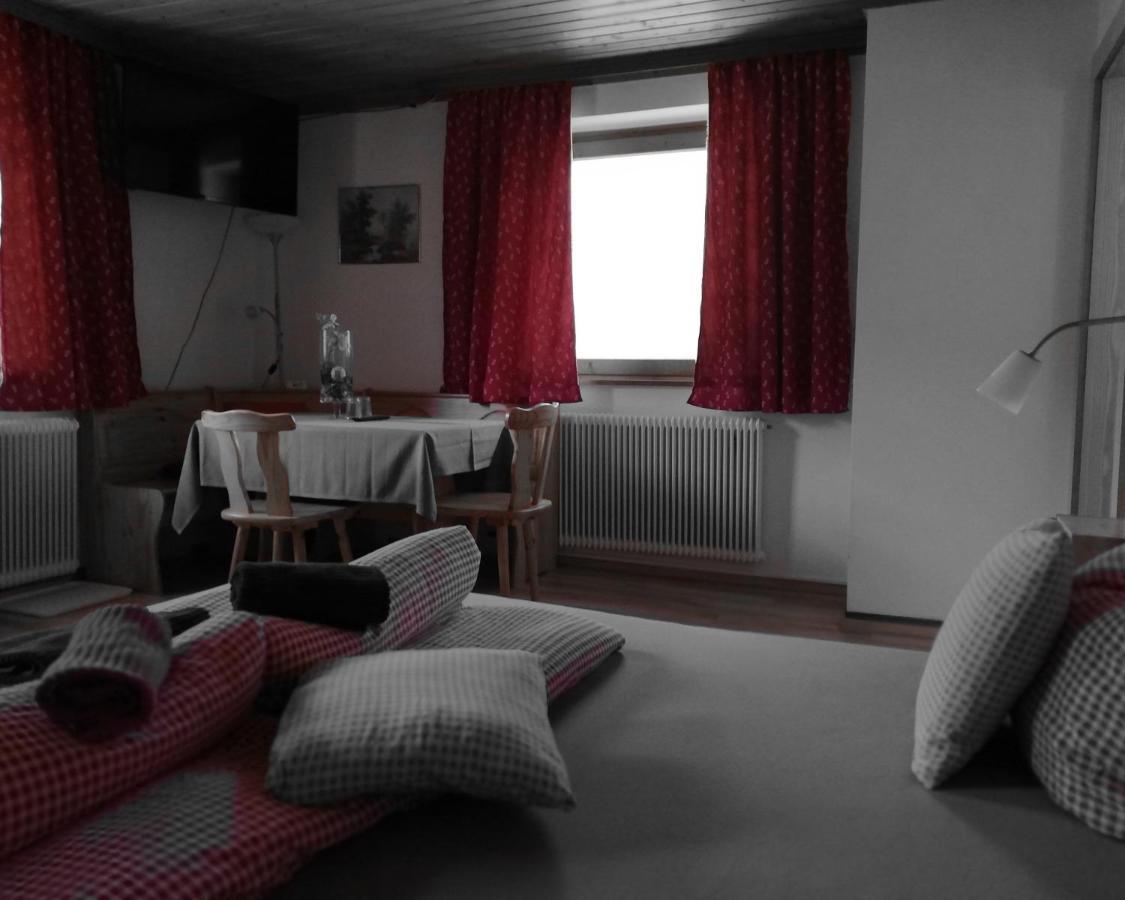 Gruppen Und Familienhof Falkenstein Hotel Кримл Екстериор снимка