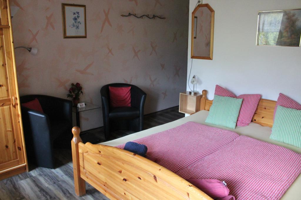 Gruppen Und Familienhof Falkenstein Hotel Кримл Стая снимка