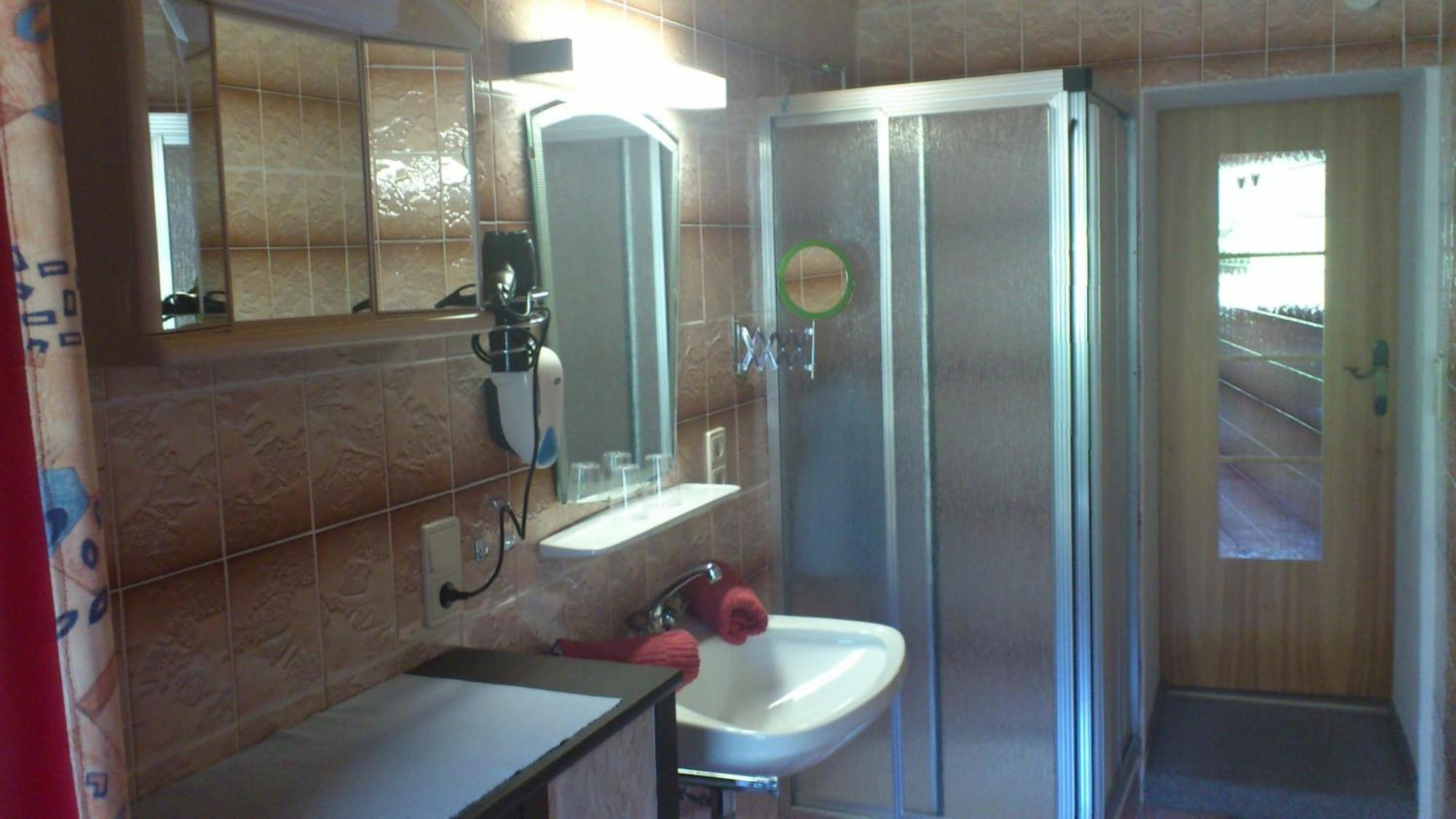 Gruppen Und Familienhof Falkenstein Hotel Кримл Екстериор снимка